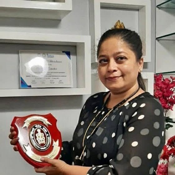 Dr. Anjali Talwalkar receiving a community health recognition award