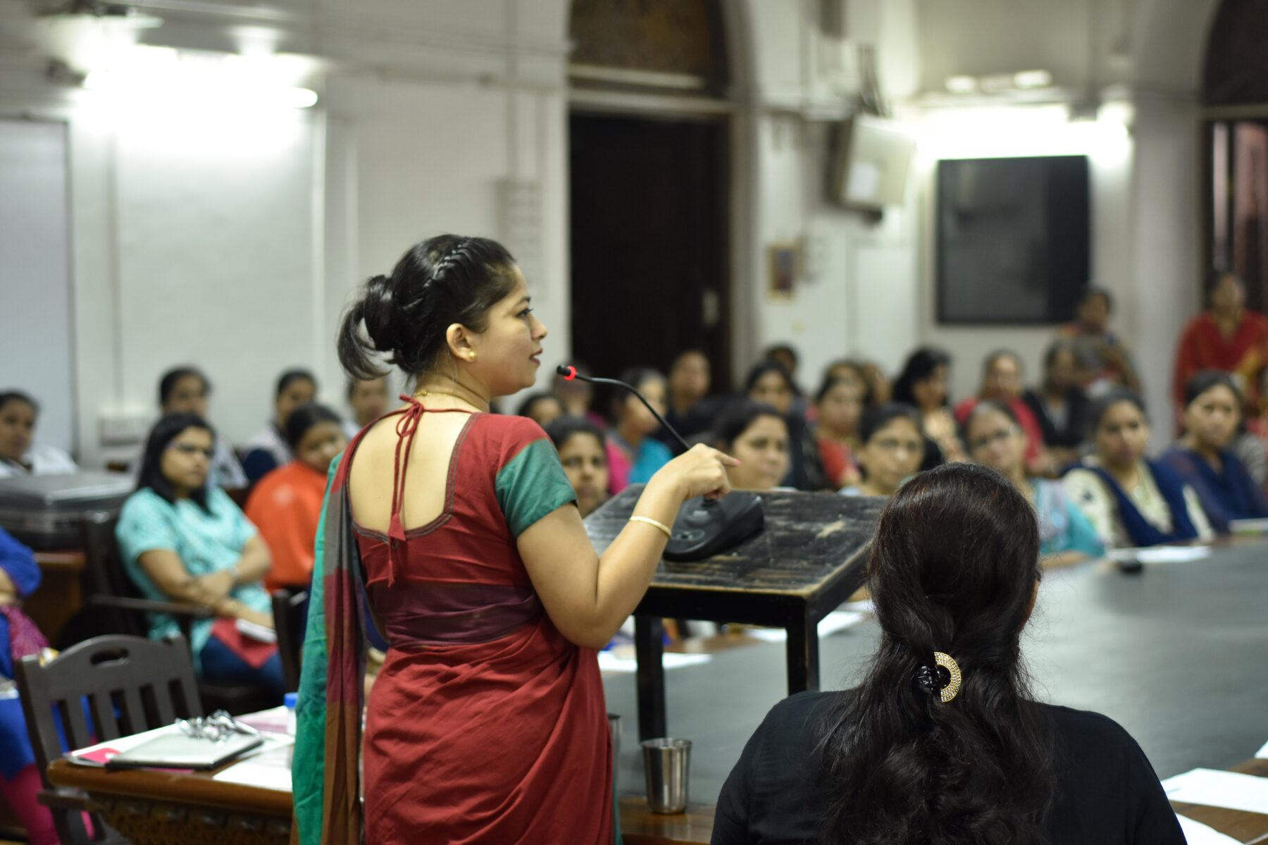 Dr. Anjali Talwalkar addressing a seminar audience on cervical cancer awareness